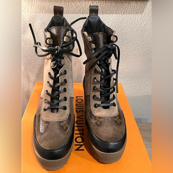 Louis Vuitton boots - Picture 1 of 7